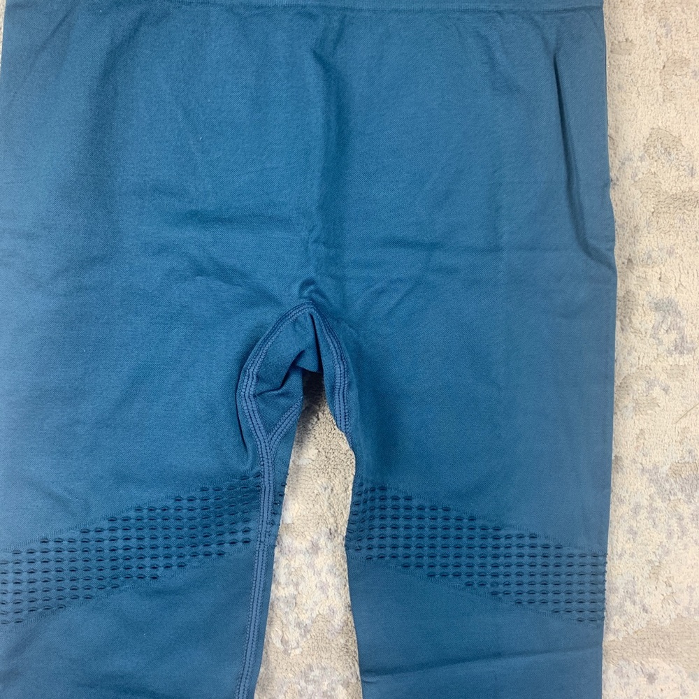 Blue Seamless Workout Yoga Set 🧘🏽♀️🧘♂️ - Picture 8 of 11